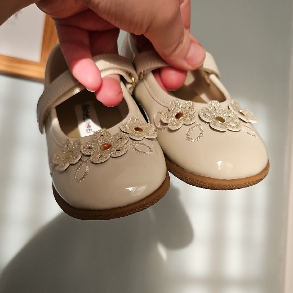 Rachel Shoes Cream Dress Shoes with Floral Accents - Picture 4 of 5